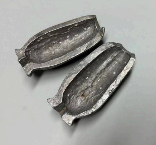 Pickle mold