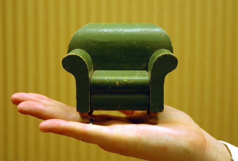 Have a Seat! The Beylerian Collection of Small Chairs