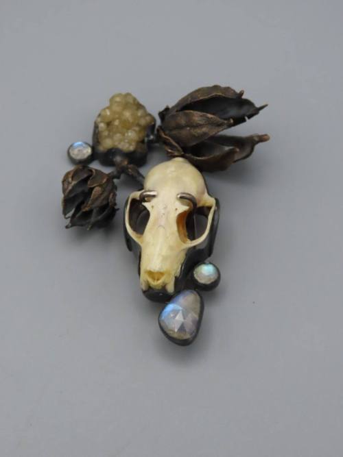Syriacus Brooch