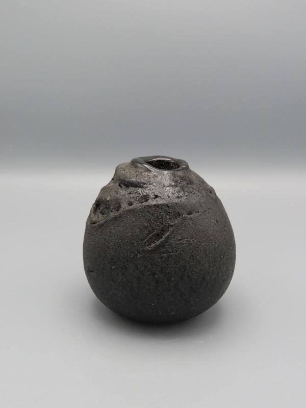 Black Volcanic Sand Moon Jar