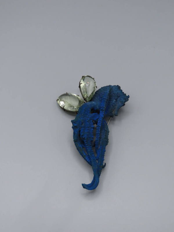 Arabesque III (brooch)