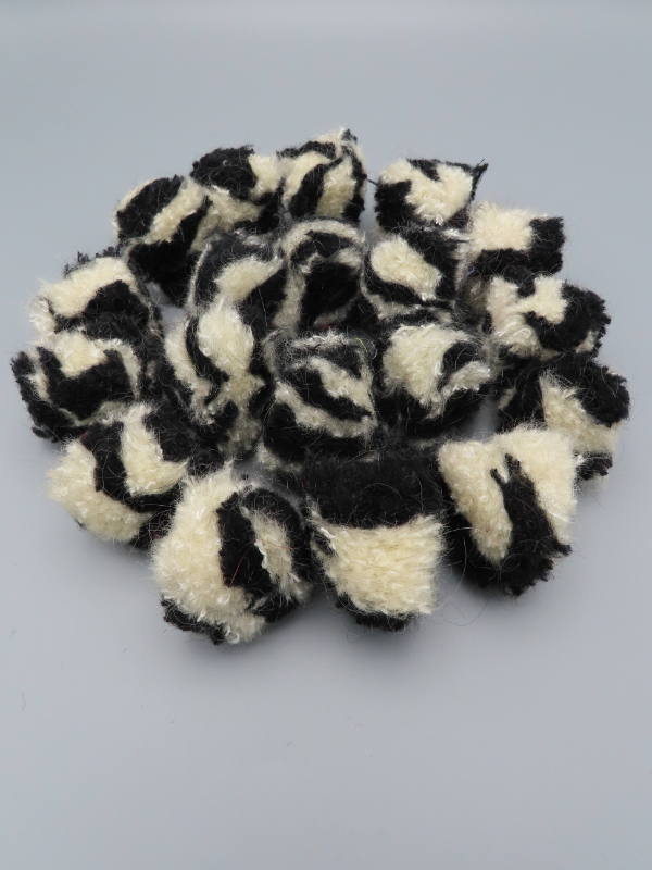 Woolen necklace from the woolen series