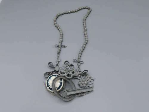 Souvenir d’un Couvercle (necklace)