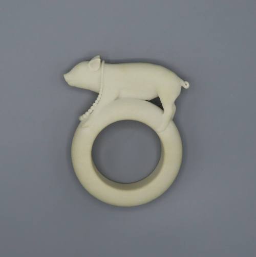 Miss Piggy (bracelet)