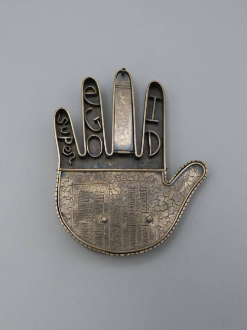 Hands of the Heroes: Freud (brooch)